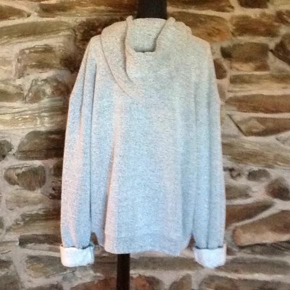 No politics, just a DC hoodie - Picture 3 of 5